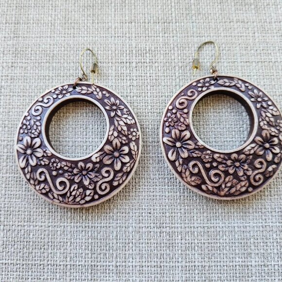 Women Earrings Hoop Ear Fashion Jewelry Engraved Loop Earrings - Picture 3 of 7